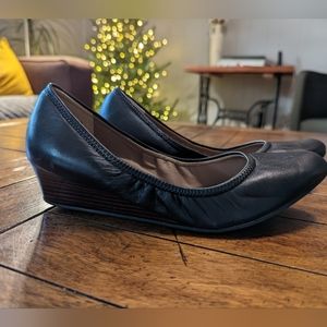 Susina Black leather wedge